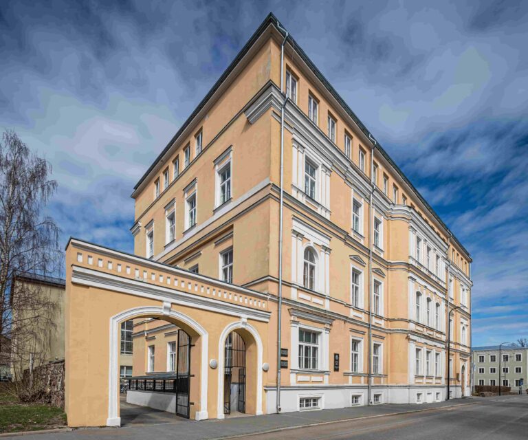 Jaan Poska Gymaanium 768x640